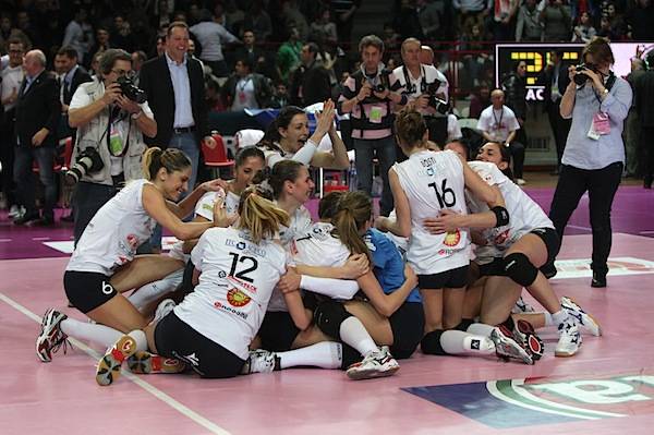 Le finali di pallavolo femminile al PalaWhirlpool (inserita in galleria)