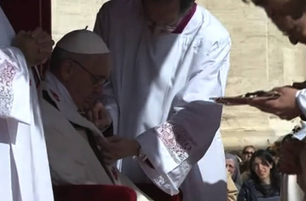 Pontificato, la consegna dei simboli  (inserita in galleria)