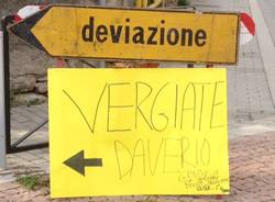 Azzate, cartelli stradali fai da te (inserita in galleria)