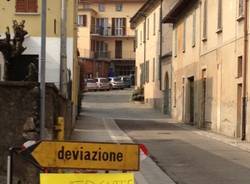 Azzate, cartelli stradali fai da te (inserita in galleria)