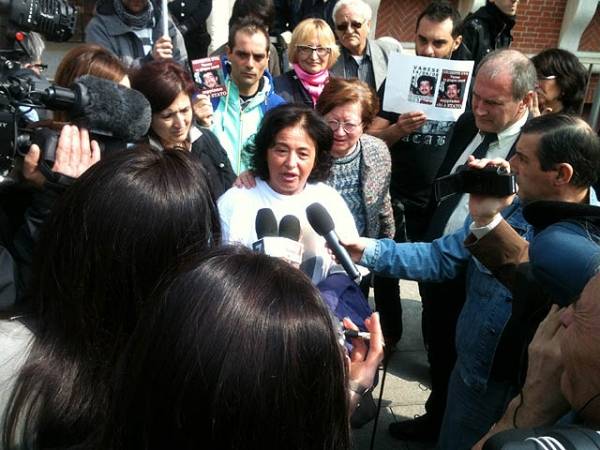 Caso uva, presidio al tribunale di Varese (inserita in galleria)