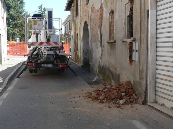 Demolizione nel centro di Cedrate (inserita in galleria)