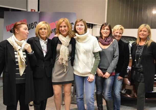 WOMAN IN POWER: CAKE DESIGN
