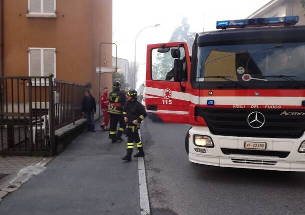 Incendio in una cantina in un palazzo tra le via Genova e Menotti
