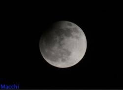 Eclissi parziale di luna (inserita in galleria)