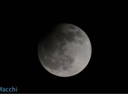 Eclissi parziale di luna (inserita in galleria)