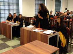 L'aula universitaria diventa l'aula del tribunale (inserita in galleria)