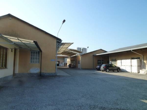 La fabbrica di vernici il giorno dopo (inserita in galleria)