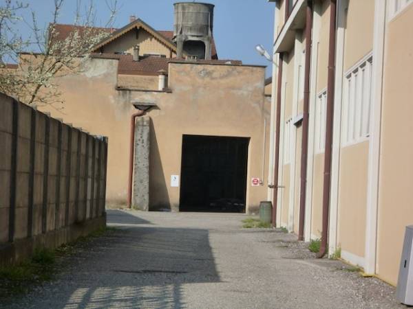 La fabbrica di vernici il giorno dopo (inserita in galleria)