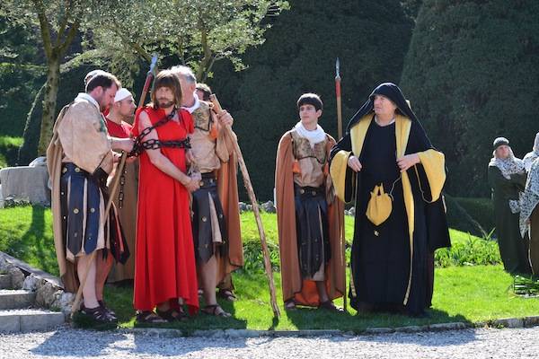 La Passione ai giardini Estensi (inserita in galleria)