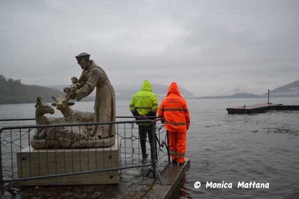 La Protezione Civile interviene a Laveno (inserita in galleria)