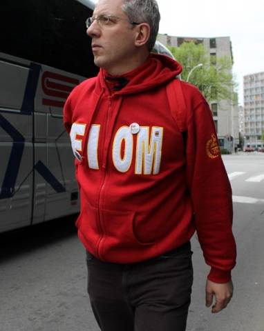 Lavoratori Fiom davanti alla sede di Univa (inserita in galleria)