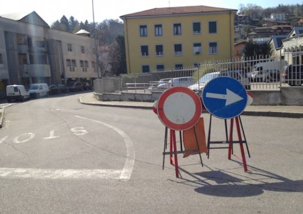 Lavori in corso e code ad Azzate (inserita in galleria)