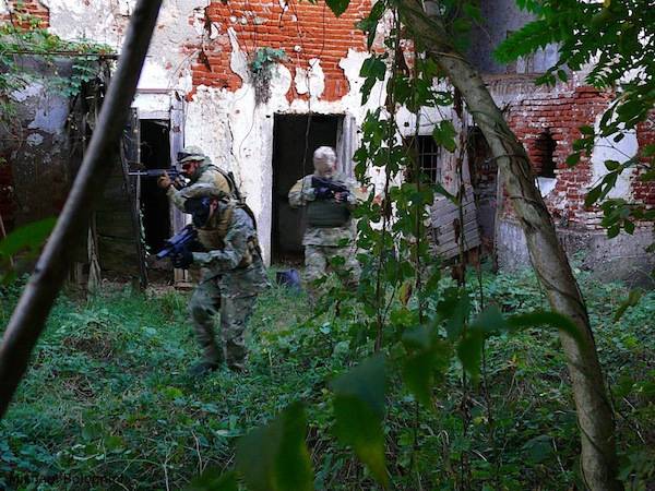 Mimetiche contro chi scarica rifiuti nei boschi (inserita in galleria)