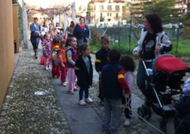 pedibus alunni scuola infanzia laveno mombello