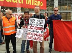 Presidio sindacati a Milano (inserita in galleria)