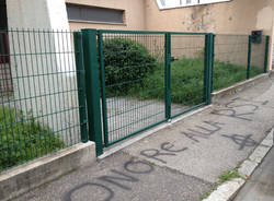 Scritte fasciste davanti alla sede Anpi (inserita in galleria)