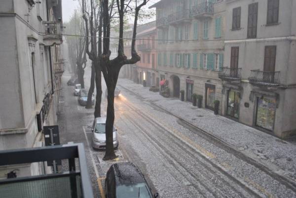 Tradate bianca di grandine (inserita in galleria)