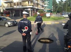 Voragine in strada a Gallarate (inserita in galleria)