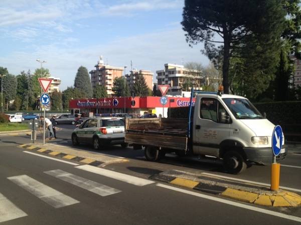 Voragine in strada a Gallarate (inserita in galleria)