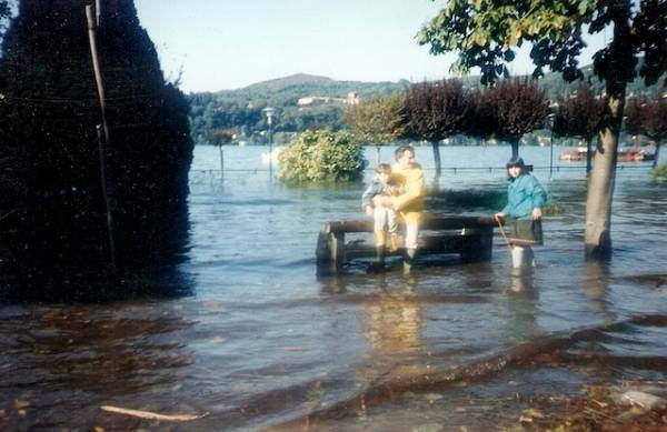 Angera, quando il lago sommerse la piazza (inserita in galleria)