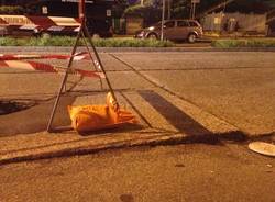 Gallarate: voragine in mezzo alla strada (inserita in galleria)
