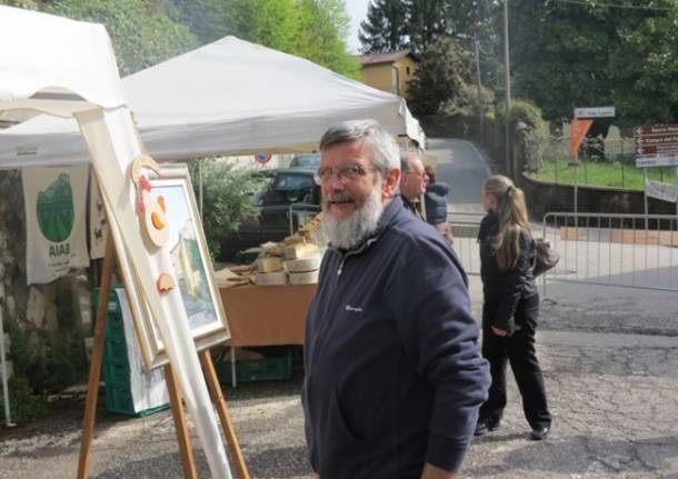 Il mercatino "Arti e mestieri" di Fogliaro (inserita in galleria)