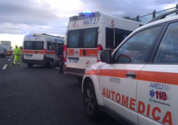 Incidente in autostrada tra due furgoni (inserita in galleria)