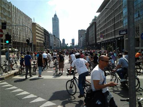 L'Italia cambia strada (inserita in galleria)