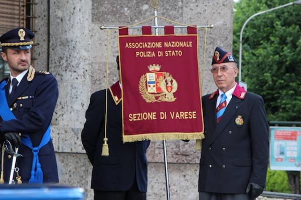 Omaggio ai caduti della Polizia (inserita in galleria)