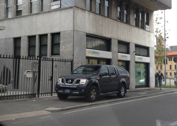 Parcheggio irregolare a Gallarate (inserita in galleria)