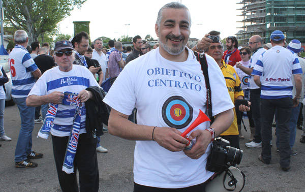 Pro Patria la festa fuori dallo stadio (inserita in galleria)