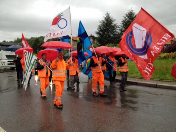 Protesta dei lavoratori del cantiere dell'Arcisate Stabio (inserita in galleria)