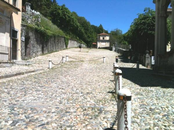 Sacro Monte, stop alle auto sulla via sacra  (inserita in galleria)