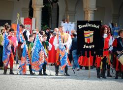 Sbandieratori e figuranti pronti per il Palio Bosino (inserita in galleria)