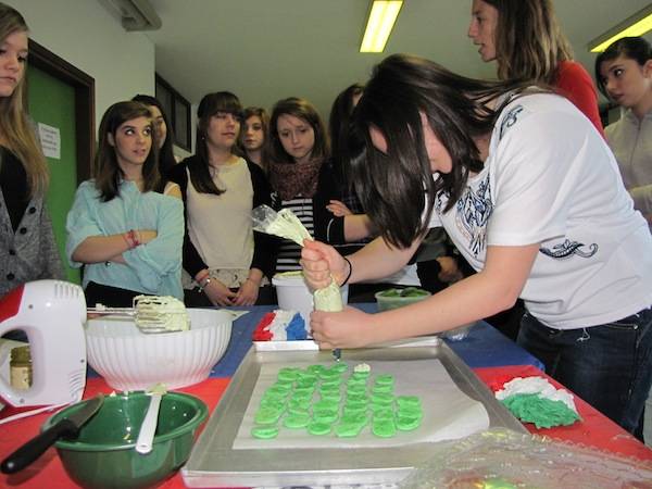 Scuola di macarons al Gadda Rosselli (inserita in galleria)