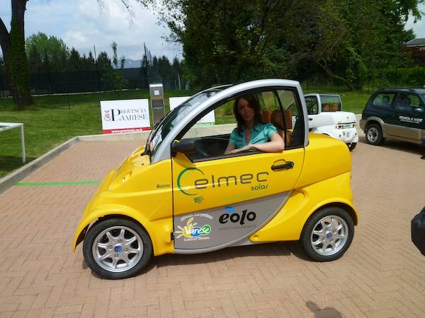 Una minicar elettrica per l'Agenzia del Turismo (inserita in galleria)