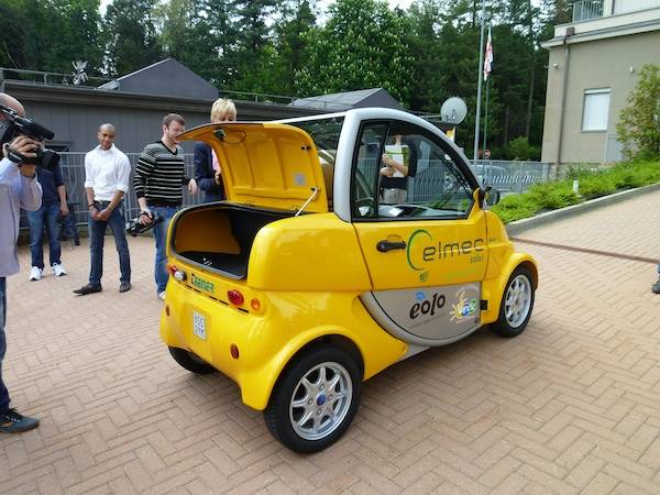 Una minicar elettrica per l'Agenzia del Turismo (inserita in galleria)