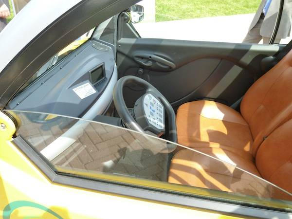 Una minicar elettrica per l'Agenzia del Turismo (inserita in galleria)