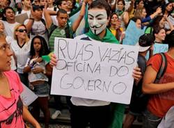 Brasile, la protesta dei giovani a Belo Horizonte (inserita in galleria)