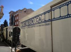 I camion "del cine" in via Veratti (inserita in galleria)