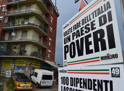 Il "compro oro" protesta dopo la chiusura (inserita in galleria)