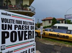 Il "compro oro" protesta dopo la chiusura (inserita in galleria)