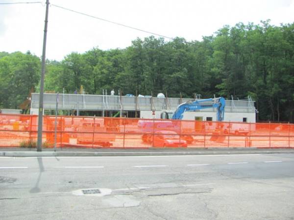 Il McDonald's in costruzione (giugno) (inserita in galleria)