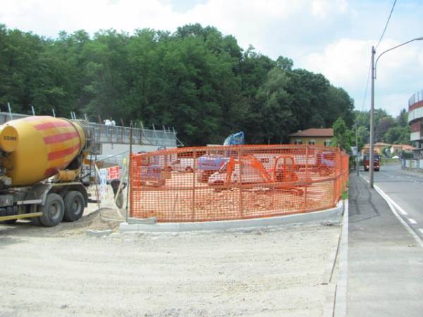Il McDonald's in costruzione (giugno) (inserita in galleria)