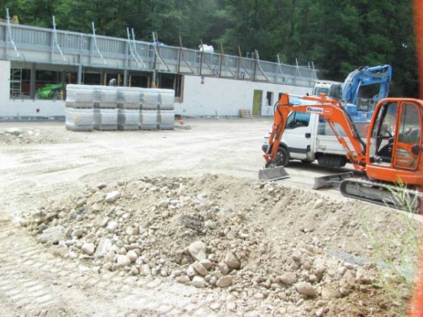 Il McDonald's in costruzione (giugno) (inserita in galleria)