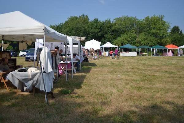 La "Bio fiera" alla Cascina Burattana (inserita in galleria)