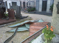 Ladri di rame al cimitero di Busto (inserita in galleria)