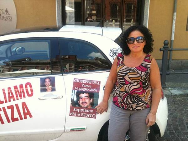 Lucia Uva, protesta in 500  (inserita in galleria)