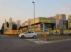 Maxi pubblicità abusiva per il compro oro (inserita in galleria)